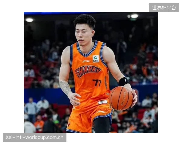张镇麟转会后完美融入上海防守体系,其锋线压迫力成为球队夺冠的关键一环。 张镇麟转会后完美融入上海防守体系,其锋线压迫力成为球队夺冠的关键一环。